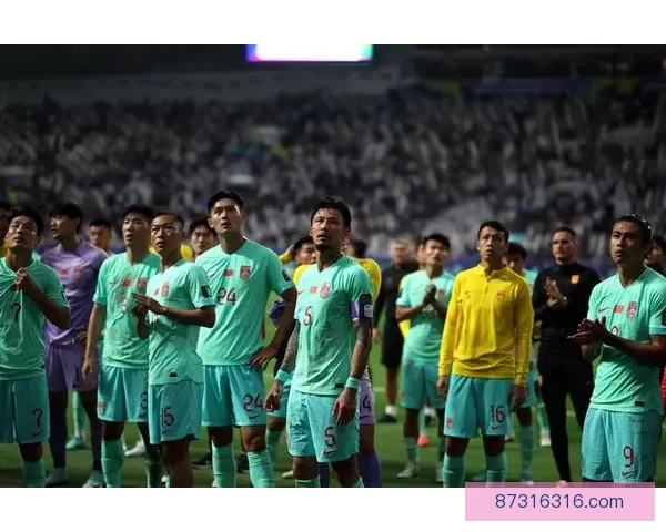 卡塔尔与中国队激战40强赛争夺晋级资格两队拼搏展现强大实力